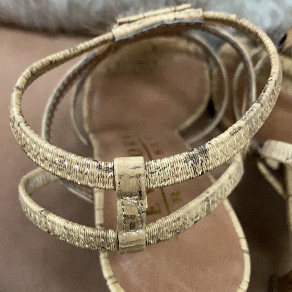 Cork sandals with feathers sz 7 non slip bottom. Aprox 3” high. New!! - Picture 7 of 11